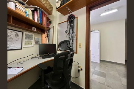 Casa à venda com 390m², 4 quartos e 5 vagasEscritório