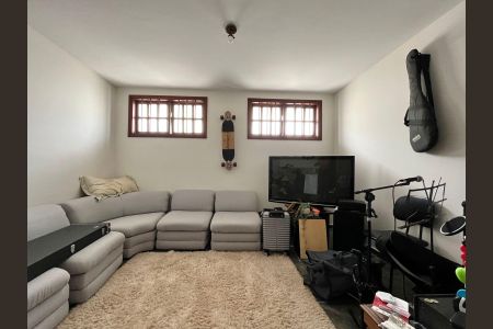 Casa à venda com 390m², 4 quartos e 5 vagasSala de TV