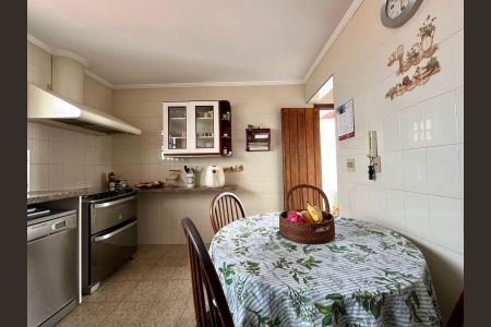 Casa à venda com 390m², 4 quartos e 5 vagasCozinha