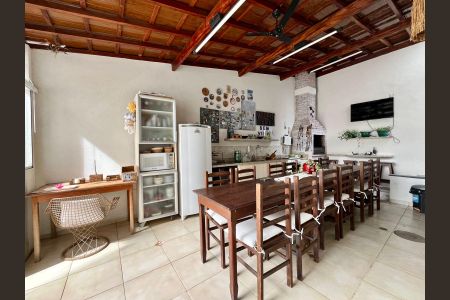 Casa à venda com 390m², 4 quartos e 5 vagasChurrasqueira