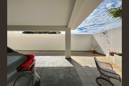 Casa à venda com 390m², 4 quartos e 5 vagasQuintal