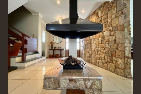 Casa à venda com 390m², 4 quartos e 5 vagasSala