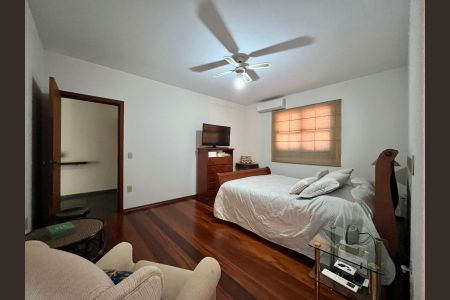 Casa à venda com 390m², 4 quartos e 5 vagasSuíte 3