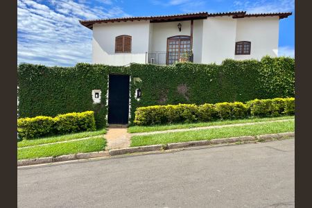 Casa à venda com 390m², 4 quartos e 5 vagasFachada da casa