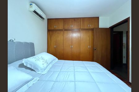 Casa à venda com 390m², 4 quartos e 5 vagasSuíte 2