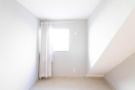 Quarto 1 de casa para alugar com 2 quartos, 55m² em Inhoaíba, Rio de Janeiro