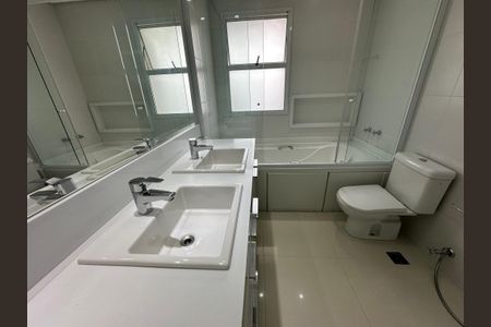 Apartamento para alugar com 243m², 3 quartos e 4 vagasBanheiro da Suíte 3