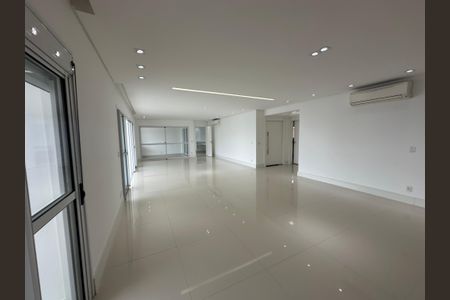 Apartamento para alugar com 243m², 3 quartos e 4 vagasSala