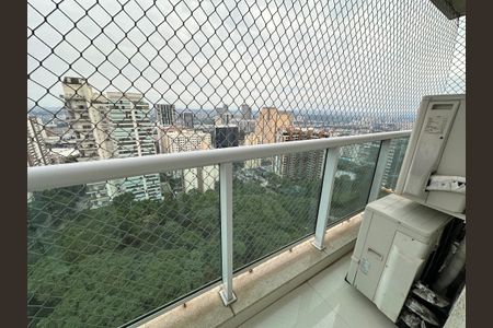 Apartamento para alugar com 243m², 3 quartos e 4 vagasVaranda