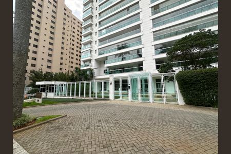 Apartamento para alugar com 243m², 3 quartos e 4 vagasFachada e portaria