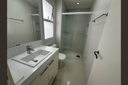 Apartamento para alugar com 243m², 3 quartos e 4 vagasBanheiro da Suíte 1