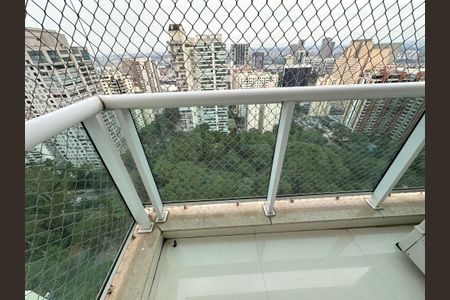 Apartamento para alugar com 243m², 3 quartos e 4 vagasVaranda