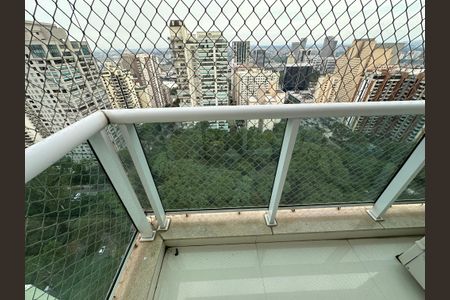 Apartamento para alugar com 243m², 3 quartos e 4 vagasVaranda