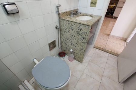 Apartamento à venda com 53m², 2 quartos e 1 vaga Apartamento à venda com 53m², 2 quartos e 1 vagaBanheiro Social