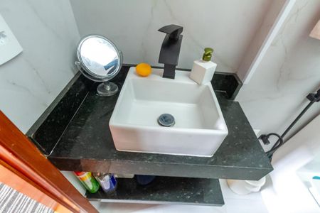 Apartamento à venda com 65m², 2 quartos e 2 vagasBanheiro Social