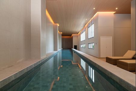 Studio para alugar com 25m², 1 quarto e sem vaga Studio para alugar com 25m², 1 quarto e sem vagaÁrea comum - Piscina coberta