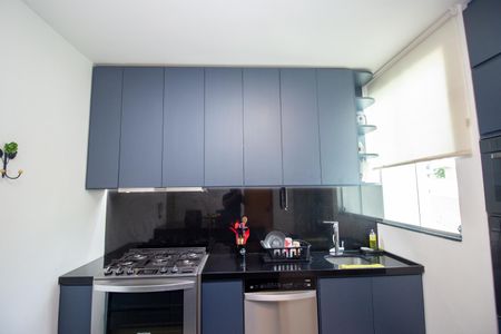 Casa à venda com 170m², 3 quartos e 4 vagas Casa à venda com 170m², 3 quartos e 4 vagasCozinha e Área de Serviço