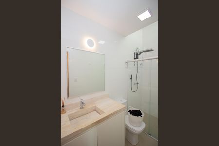 Banheiro da Suíte de casa à venda com 3 quartos, 170m² em Cabral, Contagem