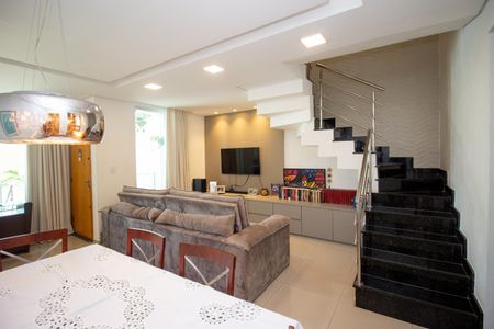 Sala de casa à venda com 3 quartos, 170m² em Cabral, Contagem