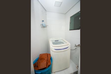 Casa à venda com 170m², 3 quartos e 4 vagas Casa à venda com 170m², 3 quartos e 4 vagasCozinha e Área de Serviço