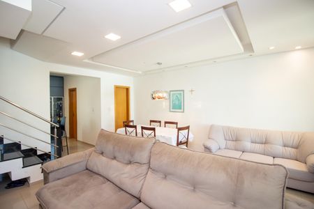 Sala de casa à venda com 3 quartos, 170m² em Cabral, Contagem