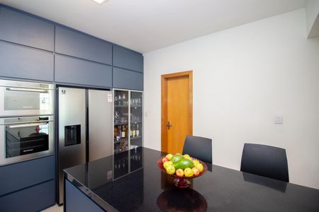 Casa à venda com 170m², 3 quartos e 4 vagas Casa à venda com 170m², 3 quartos e 4 vagasCozinha e Área de Serviço