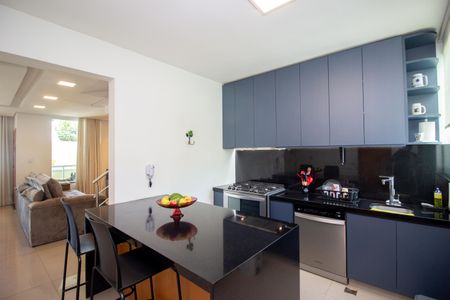 Casa à venda com 170m², 3 quartos e 4 vagas Casa à venda com 170m², 3 quartos e 4 vagasCozinha e Área de Serviço