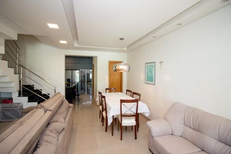 Sala de casa à venda com 3 quartos, 170m² em Cabral, Contagem