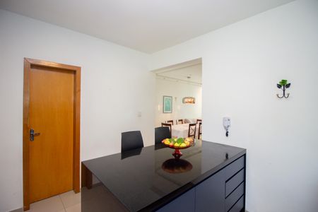 Casa à venda com 170m², 3 quartos e 4 vagas Casa à venda com 170m², 3 quartos e 4 vagasCozinha e Área de Serviço