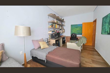 Casa de condomínio à venda com 240m², 3 quartos e 6 vagas