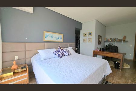 Casa de condomínio à venda com 240m², 3 quartos e 6 vagas