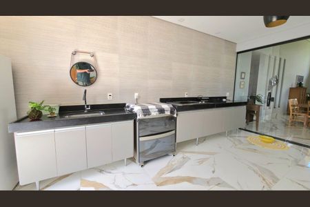 Casa de condomínio à venda com 240m², 3 quartos e 6 vagas