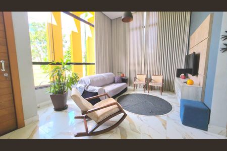 Casa de condomínio à venda com 240m², 3 quartos e 6 vagas