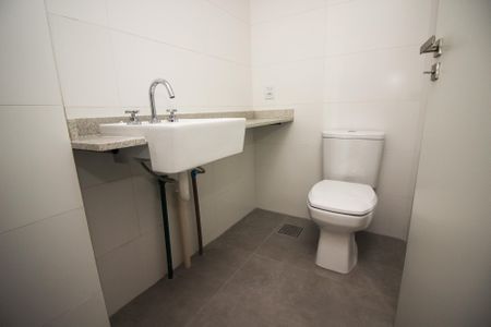 Apartamento à venda com 74m², 2 quartos e 1 vaga Apartamento à venda com 74m², 2 quartos e 1 vagaBanheiro Social
