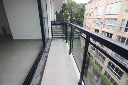 Apartamento à venda com 74m², 2 quartos e 1 vaga Apartamento à venda com 74m², 2 quartos e 1 vagaSacada da Sala