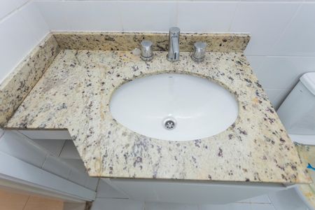 Casa à venda com 98m², 3 quartos e 2 vagasBanheiro