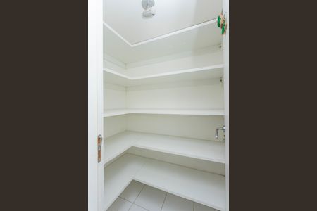 Casa à venda com 98m², 3 quartos e 2 vagasDespensa