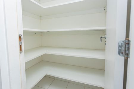 Casa à venda com 98m², 3 quartos e 2 vagasDespensa