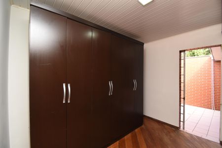 Casa de condomínio para alugar com 111m², 5 quartos e 2 vagasQuarto 4
