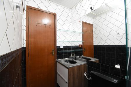 Casa de condomínio para alugar com 111m², 5 quartos e 2 vagasBanheiro social