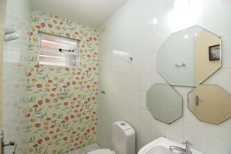 Casa de condomínio para alugar com 111m², 5 quartos e 2 vagasBanheiro social 2