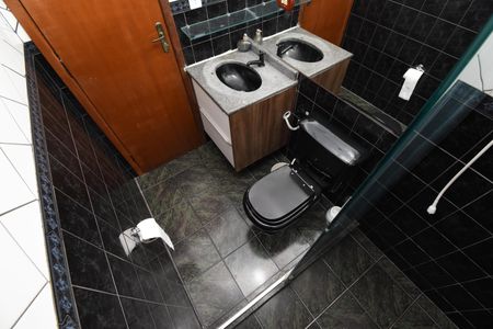 Casa de condomínio para alugar com 111m², 5 quartos e 2 vagasBanheiro social