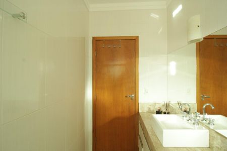 Casa para alugar com 169m², 3 quartos e 4 vagasBanheiro da Suíte