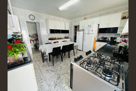 Casa de condomínio à venda com 328m², 4 quartos e 3 vagas Casa de condomínio à venda com 328m², 4 quartos e 3 vagasFoto 09