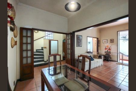 Casa à venda com 292m², 5 quartos e 2 vagasSala