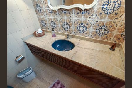 Casa à venda com 292m², 5 quartos e 2 vagasLavabo