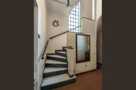 Casa à venda com 292m², 5 quartos e 2 vagasEscada