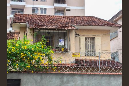 Casa à venda com 292m², 5 quartos e 2 vagasFachada
