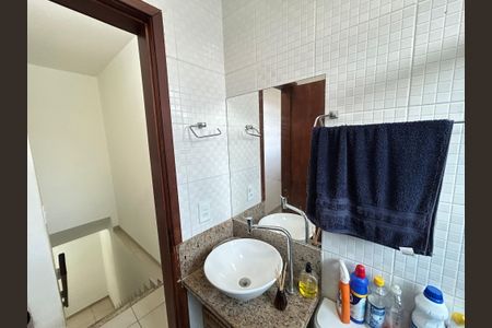Casa à venda com 141m², 4 quartos e 1 vagaBanheiro Social