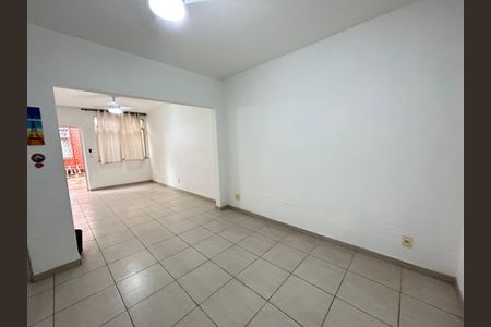 Casa à venda com 141m², 4 quartos e 1 vagaSala
